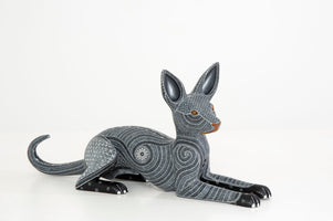 Alebrije Perro - Xoloitzcuintle echado - Arte Huichol - Marakame