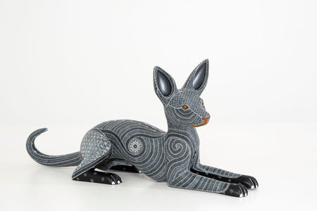 Alebrije Perro - Xoloitzcuintle echado - Arte Huichol - Marakame