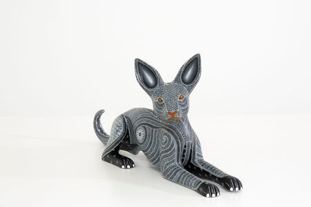 Alebrije Perro - Xoloitzcuintle echado - Arte Huichol - Marakame