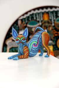 Alebrije - xoloitzcuintle estirándose - Arte Huichol - Marakame