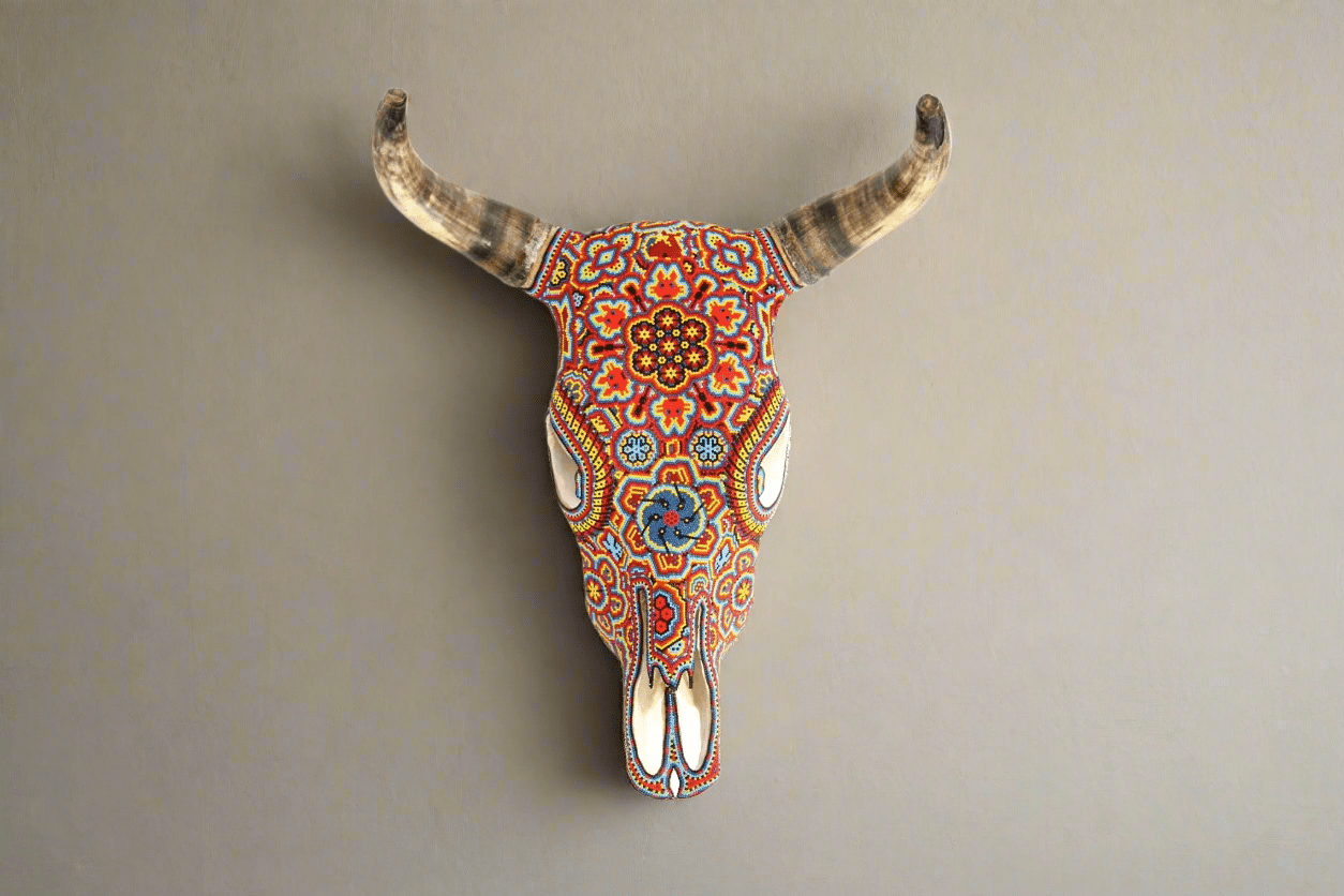 Cráneo de vaca Arte Huichol - Mayes en Hikuri - Arte Huichol - Marakame