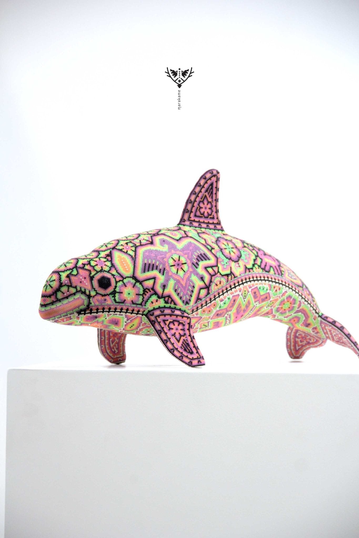 Preventa - Vaquita marina con nuevos cristales neón - Haramara II - Arte Huichol - Marakame