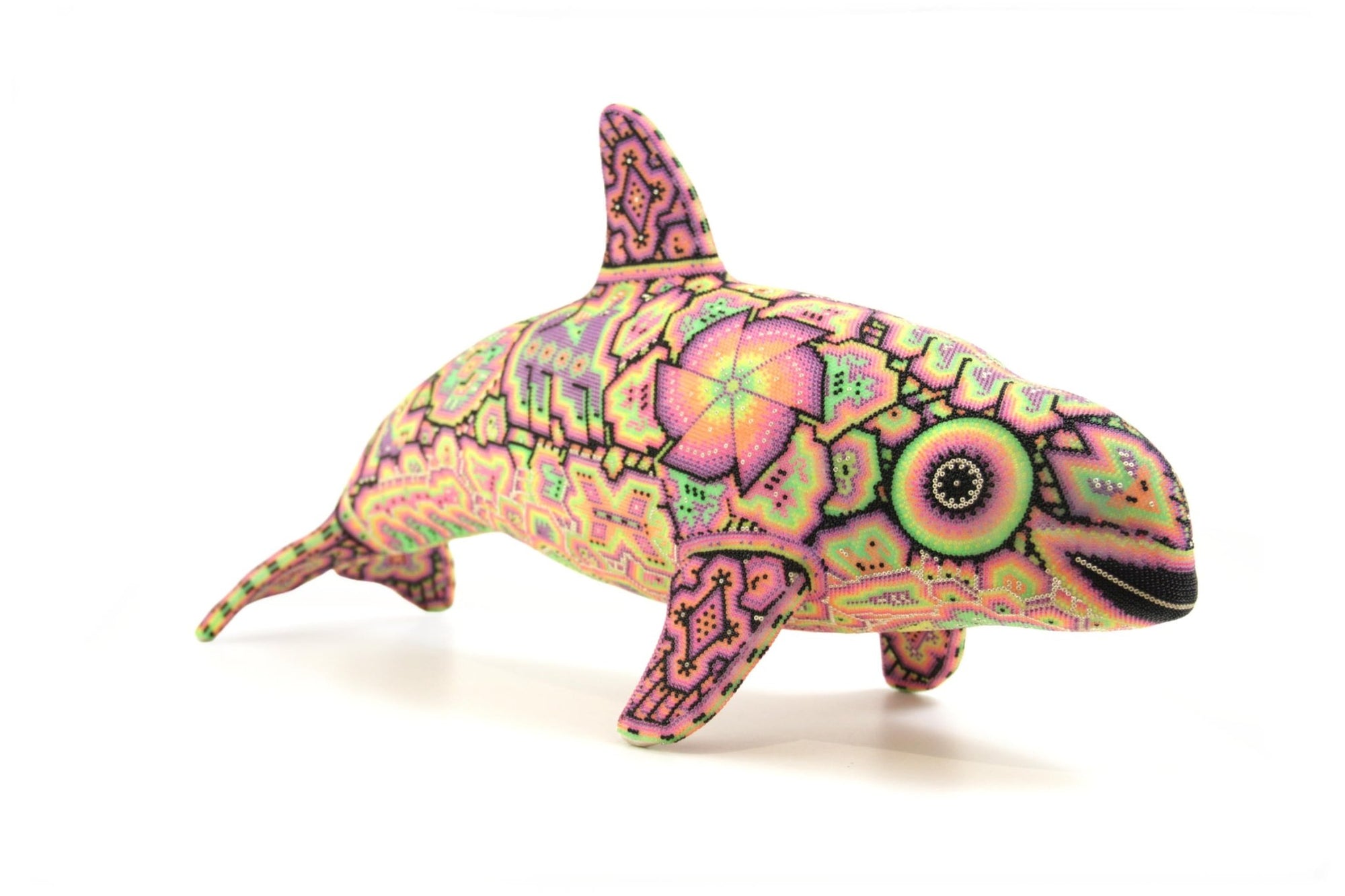 Preventa - Vaquita marina con nuevos cristales neón - Haramara II - Arte Huichol - Marakame