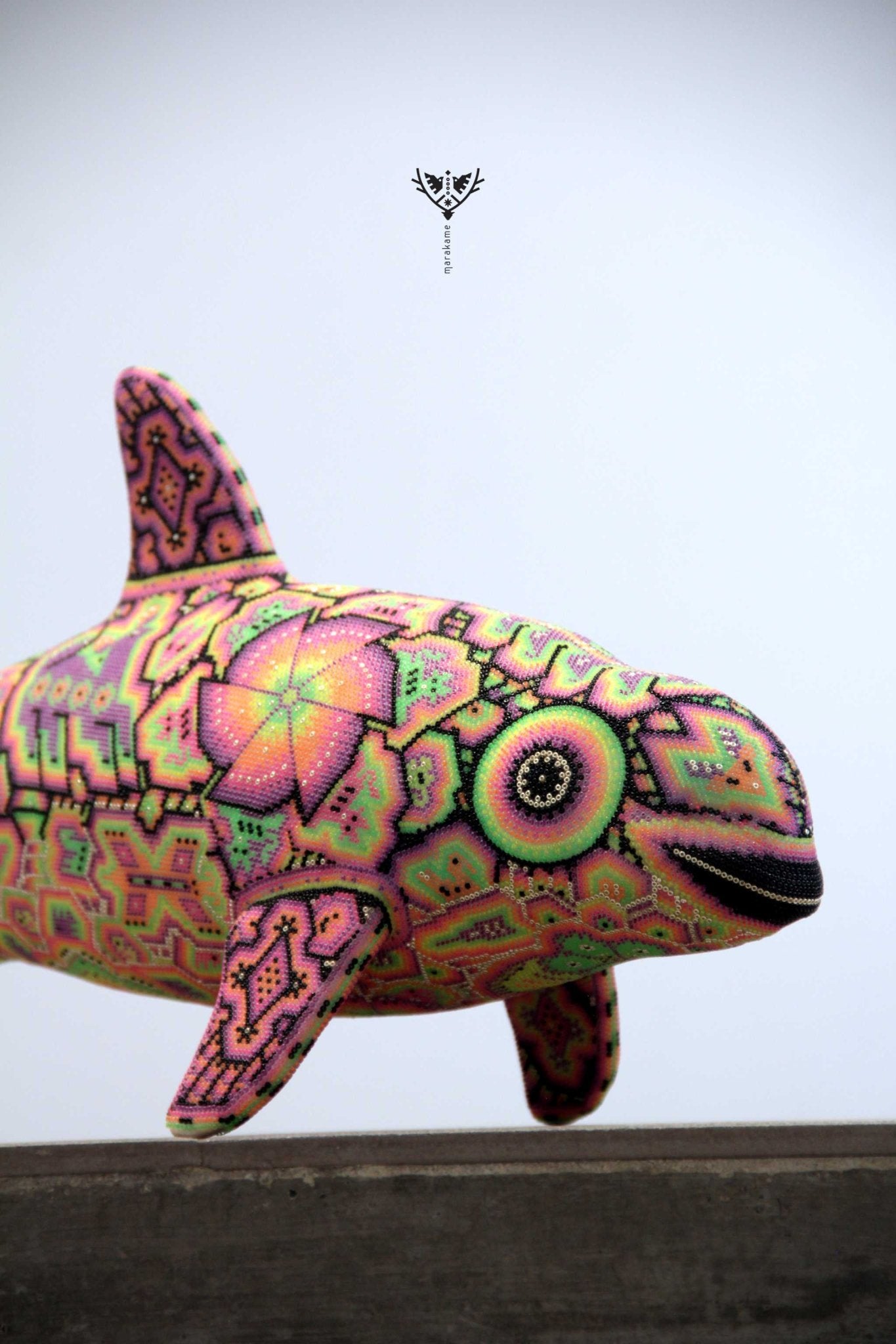 Preventa - Vaquita marina con nuevos cristales neón - Haramara II - Arte Huichol - Marakame